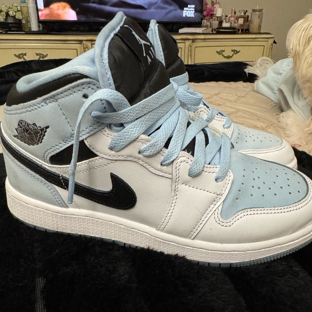 Air Jordan 1 Mid SE